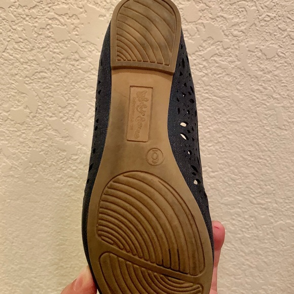 Women’s size 6 self esteem flats - Picture 3 of 3
